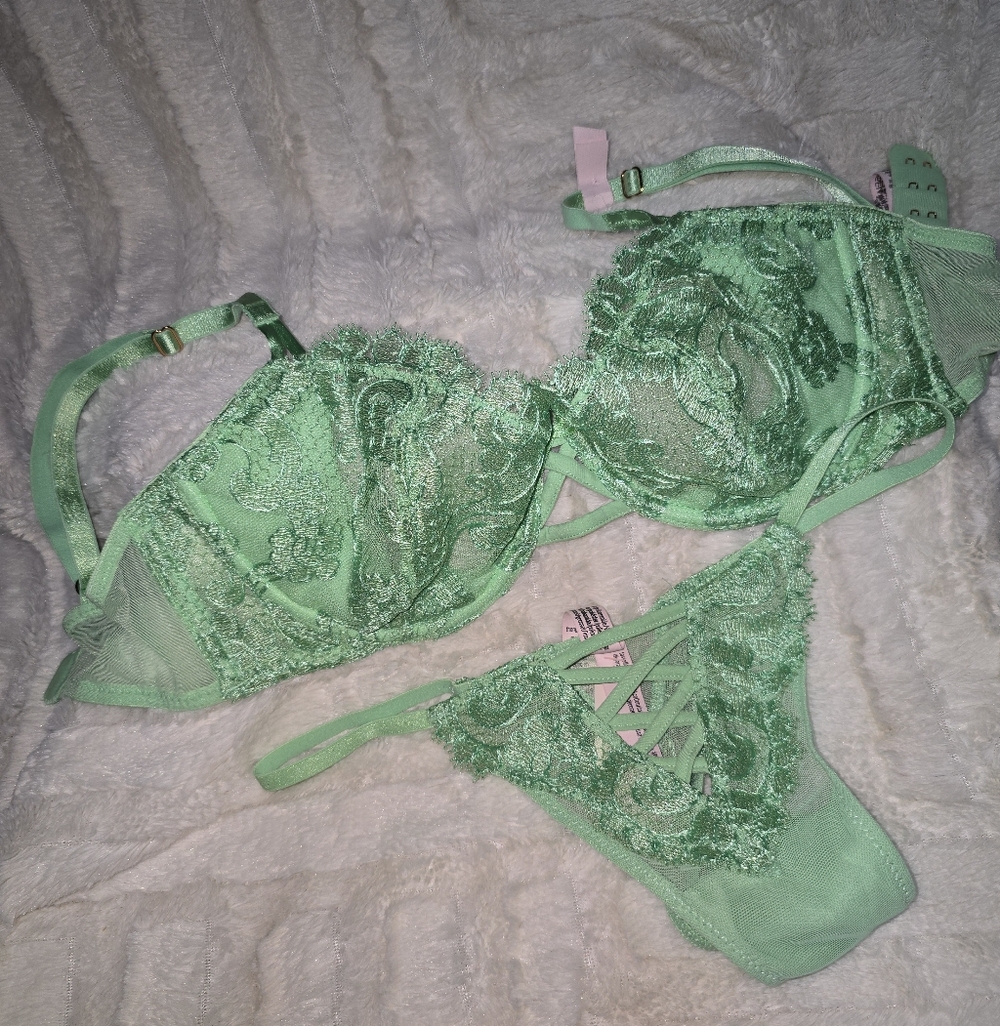 Victoria's Secret Bra Dream Angels 32D, Small Thong Lime Green 🤍💚🤍